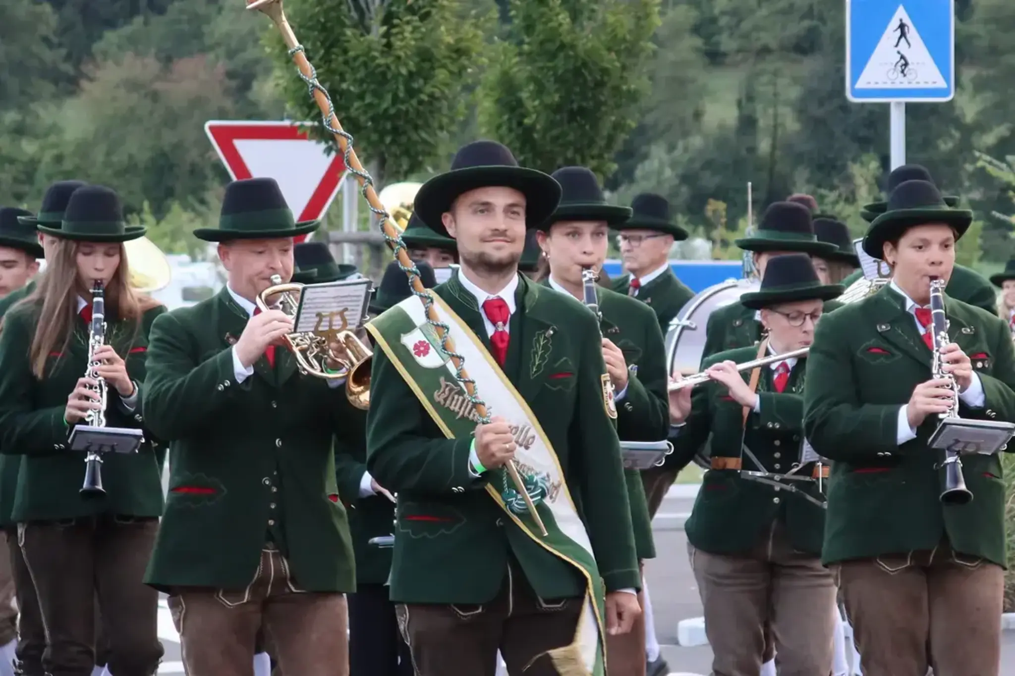 musikerfest-100-jahre-tmk-trautmannsdorf-gro-es-bezirksmusikfest-in