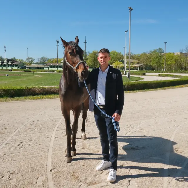 Oliver Badura ist aktiver Mäzen mit dem Trabrennsport in Baden nach wie vor verwurzelt. | Foto: Claudia Reisinger 