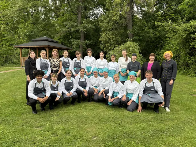 Beim Abschlussfoto im Grünen war die Erleichterung der Kandidaten spürbar. | Foto: Alexandra Goll