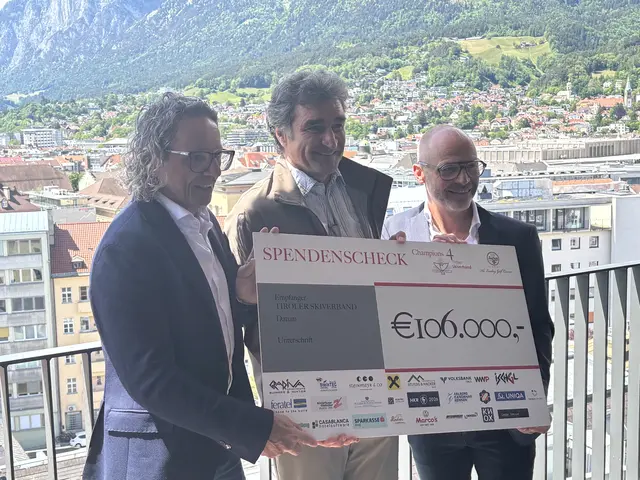 die TSV-Vizepräsidenten Michael Graupp und Norbert Denifl gemeinsam mit Andre Arnold. | Foto: MeinBezirk