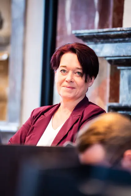 Sonja Ledl-Rossmann bei einem offiziellen Termin des Tiroler Landtags. Als Landtagspräsidentin repräsentiert sie das Parlament bei politischen und öffentlichen Veranstaltungen. | Foto: Tiroler Landtag/Christanell