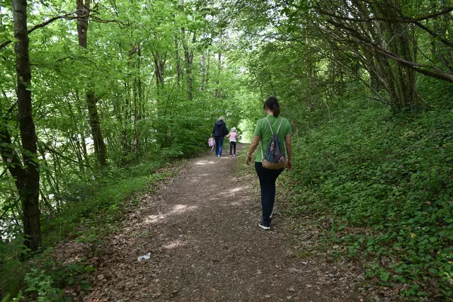 Der Kinderlieder-Wanderweg, eine 2,5 km Runde, wurde im Wanderdorf Bad Kreuzen eröffnet. An zehn Stationen kann man sich Kinderlieder anhören und mitsing. Die Zeichnungen dazu wurden von den Mädchen und Buben des Kindergartens gestaltet.  | Foto: Robert Zinterhof