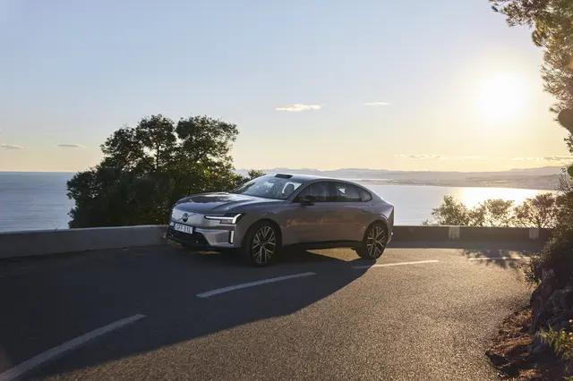 Der Volvo ES90 lädt schneller und fährt weiter