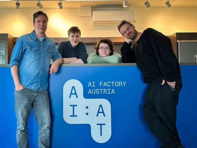 v.l.: Jakob Steinschaden, Chefredakteur von Trending Topics mit Teammitglied Alexander Maitz, newsroom.ai-CEO Matteo Rosoli und dem Geschäftsführer von Trendings Topics, Bastian Kellhofer.   | Foto: newsroom.ai