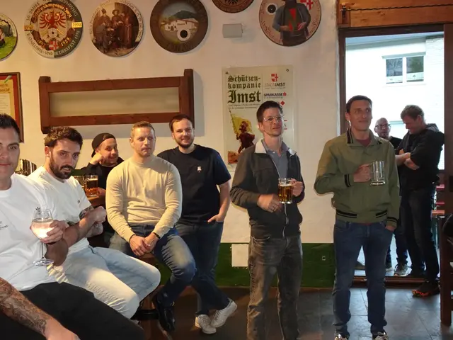 Die Imster Labaras trafen sich zum feuchtfröhlichen Zusammensein. | Foto: Fasnacht