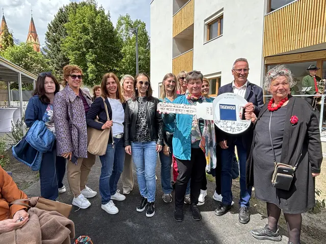 Mit der feierlichen Schlüsselübergabe wurden das neue Sprengelhaus und die Wohnanlage für betreubares Wohnen offiziell eröffnet.
