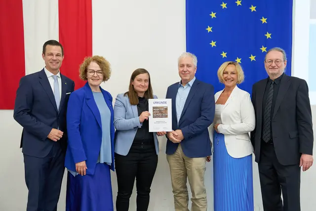 Bildungsdirektor Karl Fritthum, Bildungslandesrätin Christiane Teschl-Hofmeister, Maria Ettel, Josef Heindl (beide BG/BRG Lilienfeld), Schulqualitätsmanagerin Sylvia Graser und Fachinspektor für Musik und Kreativität Andreas Gruber. | Foto: Monihart