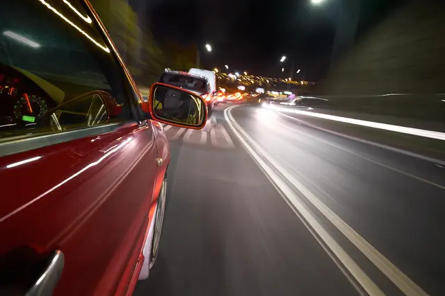 Zwei junge Lenker mit Probeführerschein wurden nach massiver Tempoüberschreitung in Fritzens gestoppt. (Symbolbild) | Foto: smarterpix