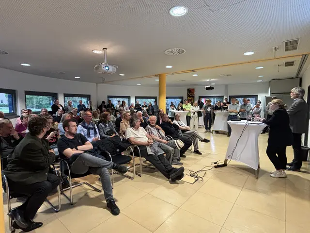 Das Interesse an dem Info-Abend der ASFINAG war groß. | Foto: Lauren Fahrenberger / MeinBezirk
