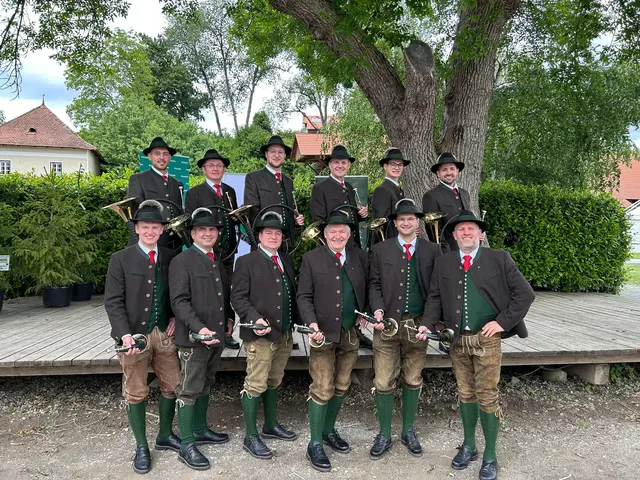 Die Sipbachzeller Jagdhornbläser mit Bezirksjägermeister Alfred Weinbergmair (hinten: 3.v.r). | Foto: Weinbergmair