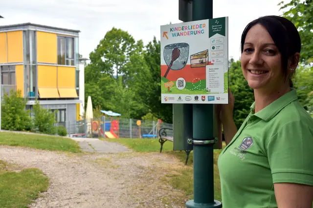 Der Kinderlieder-Wanderweg, eine 2,5 km Runde, wurde im Wanderdorf Bad Kreuzen eröffnet. An zehn Stationen kann man sich Kinderlieder anhören und mitsing. Die Zeichnungen dazu wurden von den Mädchen und Buben des Kindergartens gestaltet.  | Foto: Robert Zinterhof