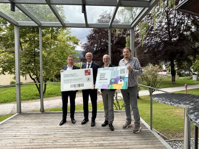 v.l.: Günther Frischmann, LH Anton Mattle, Christian Strigl und Christian Regauer (coupona GmbH) bei der Präsentation der Außerfern-Förderung. | Foto: MeinBezirk/Hartman