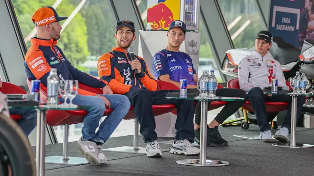 Die Piloten plauderten am Ring.