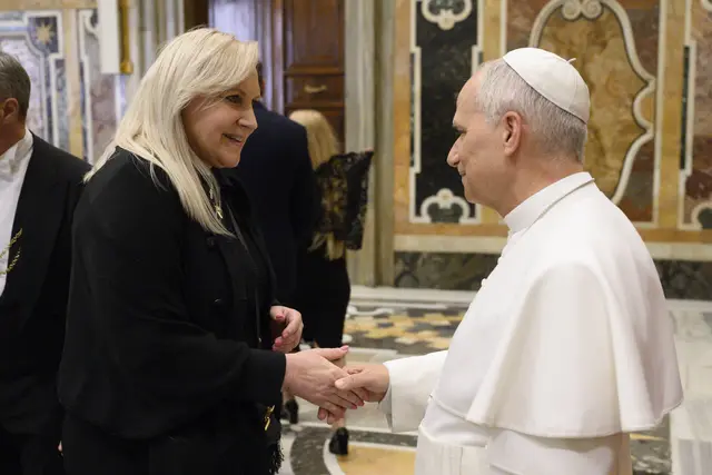 Angelika Winzig im Gespräch mit Papst Leo XIV. | Foto: Vatikan Media