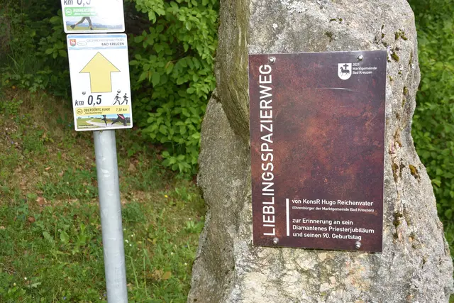 Der Kinderlieder-Wanderweg, eine 2,5 km Runde, wurde im Wanderdorf Bad Kreuzen eröffnet. An zehn Stationen kann man sich Kinderlieder anhören und mitsing. Die Zeichnungen dazu wurden von den Mädchen und Buben des Kindergartens gestaltet.  | Foto: Robert Zinterhof