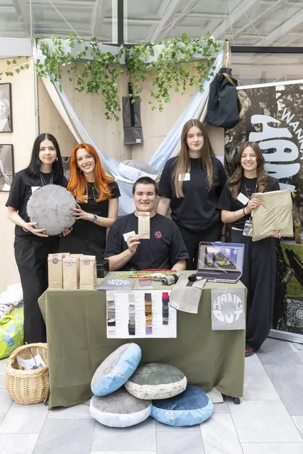 Die Junior Company Hangout von der Ferrarischule Innsbruck holte sich den Landessieg 2026 mit einer nachhaltigen Lifestyle-Idee rund um bewusste Auszeiten im Alltag. | Foto: WK Tirol / Die Fotografen