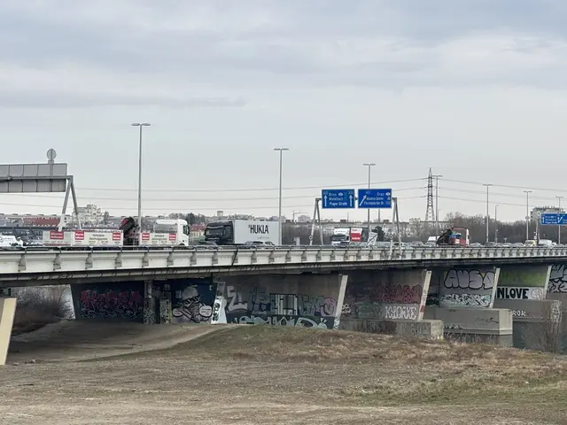 Die Nordbrücke aus den 1960ern wird ab März 2027 zum zweiten Mal generalsaniert. | Foto: Michael Marbacher/ MeinBezirk