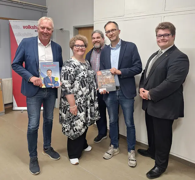  v.l.n.r.: LAbg Michael Bierbach, Andrea Bergmaier (stv. Vorsitzende der SPÖ Mitterau-Weinzierl), GR Klaus Bergmaier, Mietervereinigungs-Chefjurist Oliver Ruetz, Paul Bergmaier (Schriftführer der SPÖ Mitterau-Weinzierl und Moderator) | Foto: SPÖ Krems