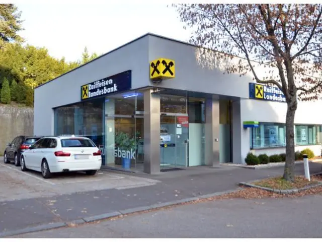 Die Kundinnen und Kunden der Bankfiliale in der Leharstraße wurden über die Schließung bereits informiert. | Foto: RLB
