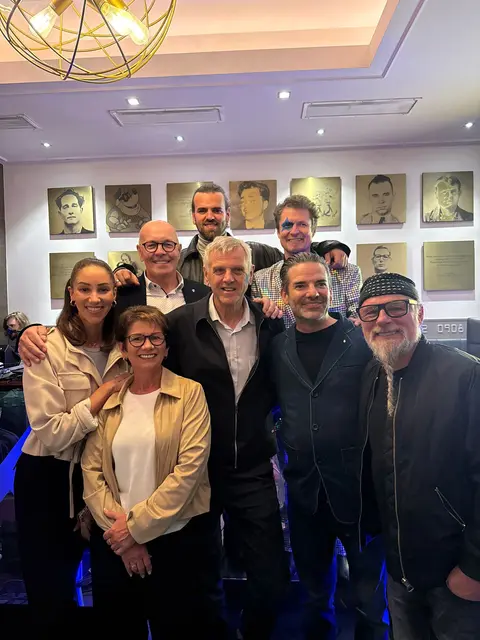 Ausgezeichnete Stimmung herrschte beim Public Viewing im Lokal "Die Bank" mit Manuel Ortega, Thomas Forstner und Sidrit Vokshi. | Foto: Stadtgemeinde Oberwart