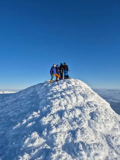 Andreas Aschaber mit seinem Team auf dem Gipfel des Beerenbergs | Foto: Andreas Aschaber