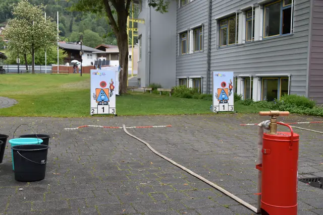 Auch ein Löschwettbewerb stand auf dem Programm.  | Foto: Barbara Fluckinger