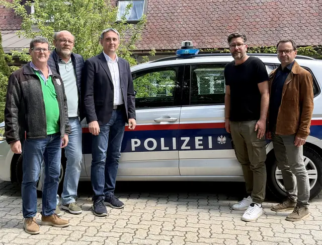 Bürgermeister Albert Pitterle, Bürgermeister Gerhard Fügl, Bürgermeister und FSG-Personalvertreter Ferdinand Lerchbaumer, Bundesrat Christian Fischer und Bürgermeister Karl Oysmüller (v. l.) fordern faire Lösungen beim geplanten Polizei-Dienstrecht. | Foto: SPÖ Lilienfeld