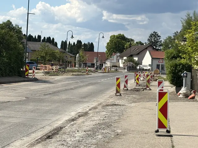 Ein Schwerpunkt der Arbeiten liegt auf der B 303. In Guntersdorf und Grund werden mehrere Abschnitte umfassend saniert.  | Foto: Alexandra Goll