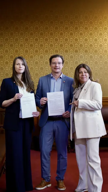 Seidl (l.), Währinger Gemeinderat Michael Trinko und Gemeinderätin und Sportsprecherin Yvonne Rychly mit dem Resolutionsantrag.  | Foto: SPÖ Wien