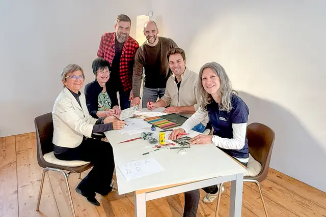 Marlies Sams, Maria Weißenböck, Alexander Hödlmoser, Museumsleiter Martin Krickl, Bürgermeister Manuel Aichberger und Barbara Linke (v. l.) beim Museumsfrühling im Kulturturm Lilienfeld. | Foto: Stadtgemeinde Lilienfeld