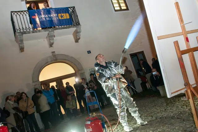 Thomas Girbl lässt Flammen in Arnoldstein zu Kunstwerken werden