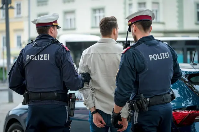 Zwei mutmaßliche Autodiebe wurden in Parndorf auf frischer Tat ertappt.  | Foto: Bernhard Knaus