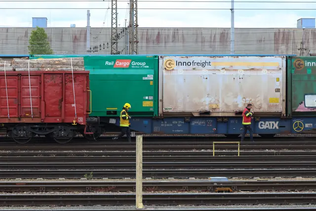 Ein möglicher Gefahrstoffaustritt bei einem Kesselwaggon der mit Ammoniak beladen war, wurde am Verschubbahnhof in Wels befürchtet. | Foto: laumat.at