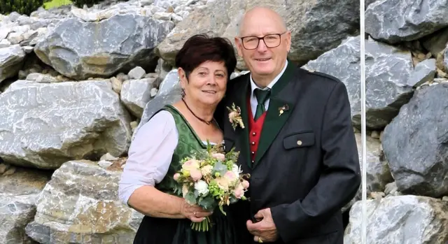 Josef und Maria Felgitscher feierten ihre Goldene Hochzeit im Kreise ihrer Familie und blickten auf viele gemeinsame Jahre zurück. | Foto: Kowald
