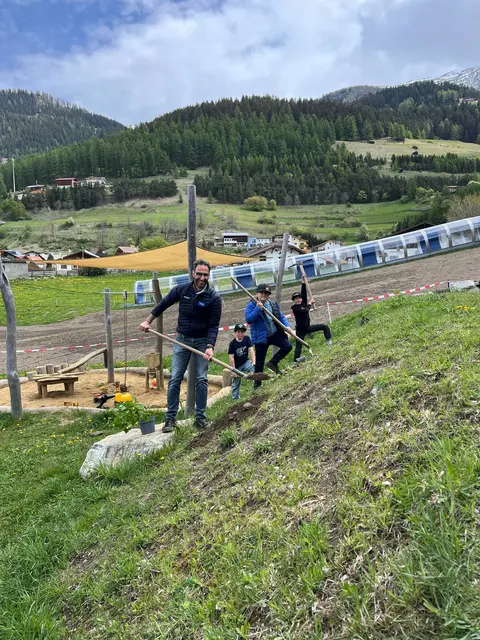 Bürgermeister Helmut Spöttl war bei der Aktion ebenfalls dabei. | Foto: KLAR! Oberes Gericht