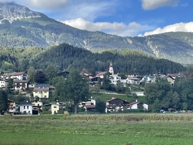 Die Lebenshilfe Tirol möchte in der Gemeinde Baumkirchen ukrainische Flüchtlinge im derzeit unbewohnten Wohnheim der Lebenshilfe Tirol aufnehmen.  | Foto: Kendlbacher