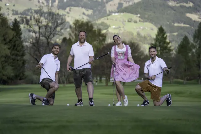 Alexander Etz (2. v. l.) mit seinem Kitz-Golf-Team | Foto: @Floobe