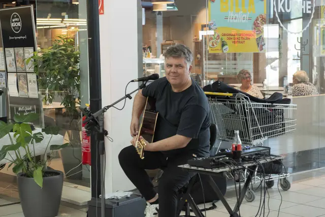 Walter Kain sorgte vor Ort für die richtige Atmosphäre und musikalische Untermalung.  | Foto: Sophia Braun