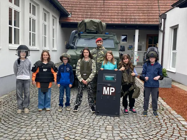 Mit spielerischen Übungen und interaktiven Stationen vermittelte das Österreichisches Bundesheer den Kindern in Unterrabnitz Einblicke in seine vielfältigen Aufgabenbereiche. | Foto: Verena Kainz
