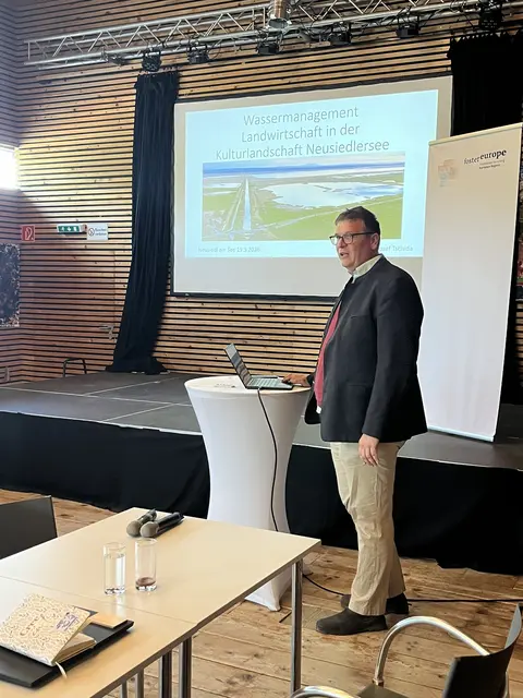 In Neusiedl am See diskutierten Expertinnen, Experten und Entscheidungstragende über die Zukunft des Wassermanagements im Burgenland | Foto: Laura Szitár, Foster Europe