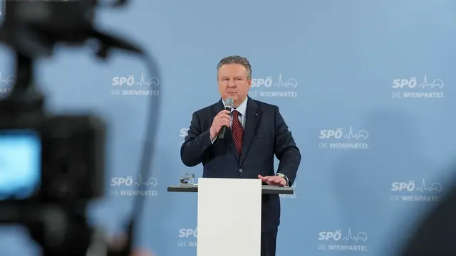 Wiens Bürgermeister Michael Ludwig erteilt seiner Parteikollegin Eva-Maria Holzleitner (beide SPÖ) und ihrem Uni-Sparkurs eine Absage. | Foto: Andreas Pölzl/MeinBezirk