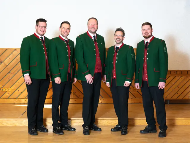 Obmann-Stv. Fabian Pfarrsbacher, Kapellmeister Lukas Gösweiner, Obmann Jan Sperrer, Kapellmeister-Stv. Andreas Gaich, Kapellmeister-Stv. Martin Unterbrunner (v.li.) | Foto: Foto Fritz