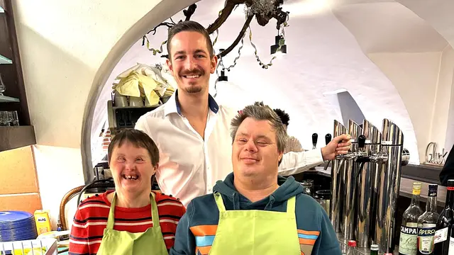 Gelebte Teilhabe: Manuel Haider schätzt die Mitarbeit von Brigitte Gleichweit und Andreas Felberbauer. | Foto: (c)Lebenshilfe Hartberg