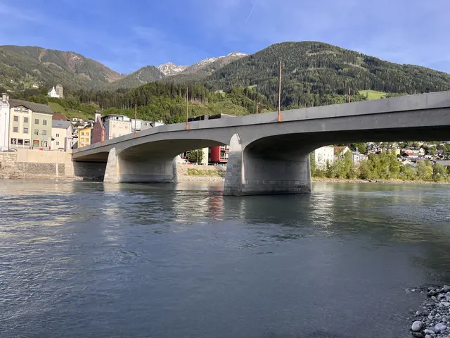 Die Sanierung der Steinbrücke in Schwaz wurde im September 2025 abgeschlossen.
 | Foto: Land Tirol