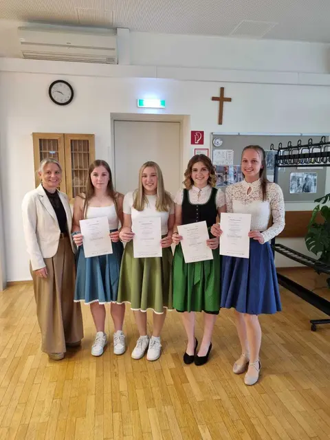 Die vier Geschäftsführerinnen mit Direktorin Simone Weber | Foto: FS Maria Lankowitz