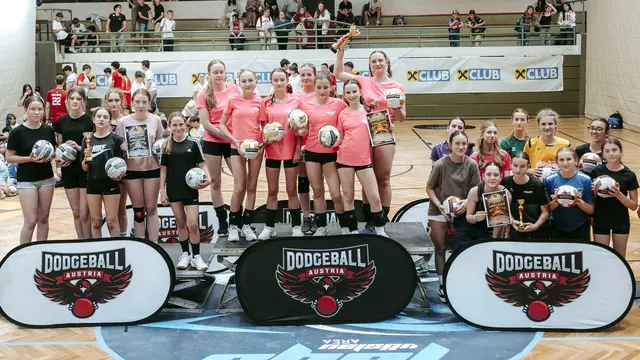Zwei Dodgeball-Teams aus dem Bezirk Zwettl am LM-Siegerpodest der 7./8. Schulstufe Mädchen: MS Ottenschlag siegte vor MS Martinsberg. | Foto: Nadine Studeny