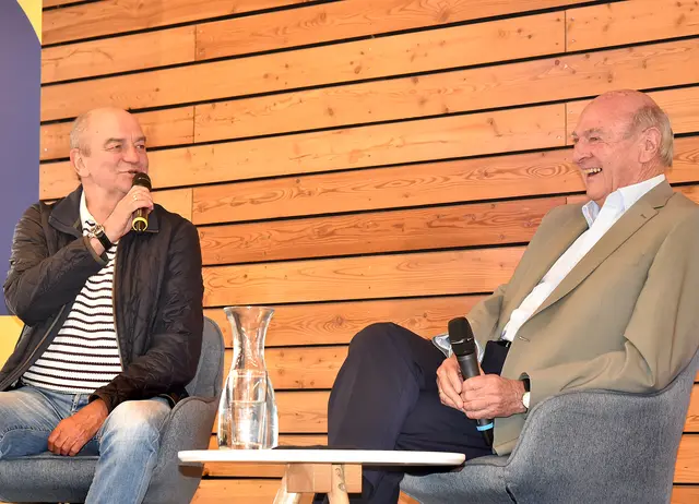 Herbert Prohaska erzählte offen von seiner Kindheit in Simmering und seinem Weg zur Fußballlegende. | Foto: Herbert Schleich