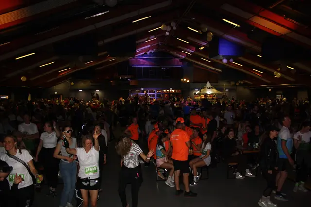 Ein volles Partyzelt bei der After-Show-Party mit EGON7. | Foto: Paul Urbanek