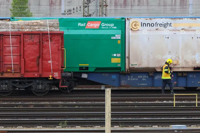 Ein möglicher Gefahrstoffaustritt bei einem Kesselwaggon der mit Ammoniak beladen war, wurde am Verschubbahnhof in Wels befürchtet. | Foto: laumat.at