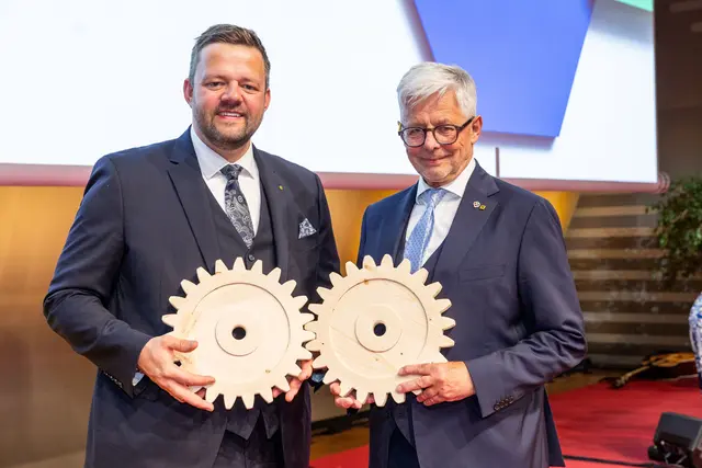 Franz Pichler übernimmt den Aufsichtsratsvorsitz von seinem Vorgänger Josef Hainzl (r.). | Foto: RLB Steiermark